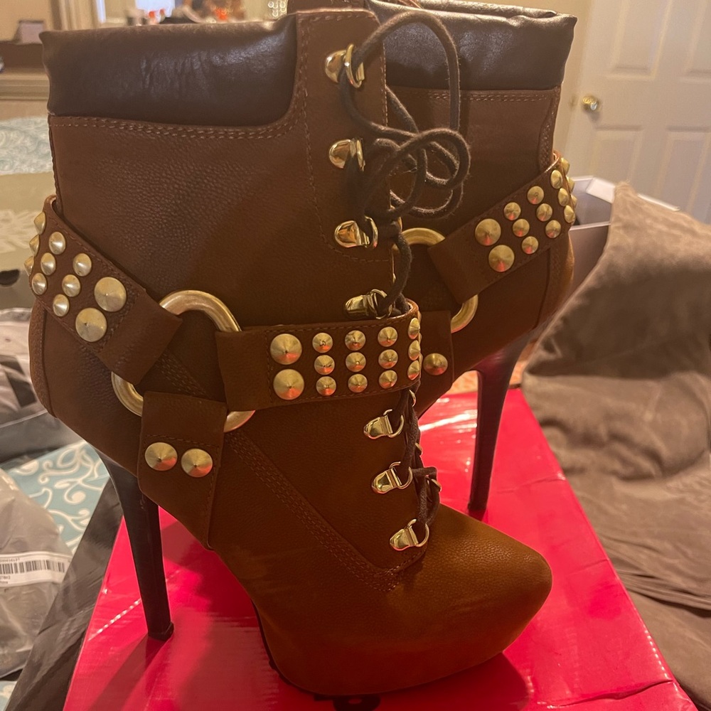 Gently used Dollhouse boots size 8.5